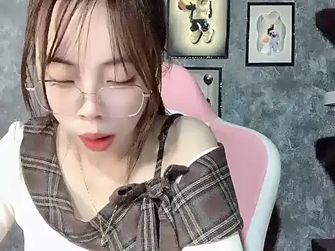 Ellie039 online show from 10/21/25, 04:19