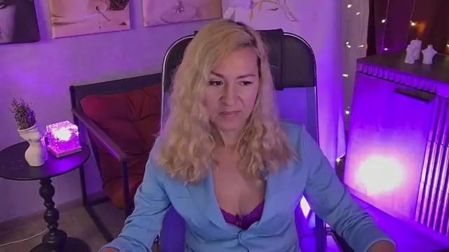Snapshot of DonnaSmitth chatting on 07/14/26, 11:10 DonnaSmitth online show from 07/14/26, 11:10
