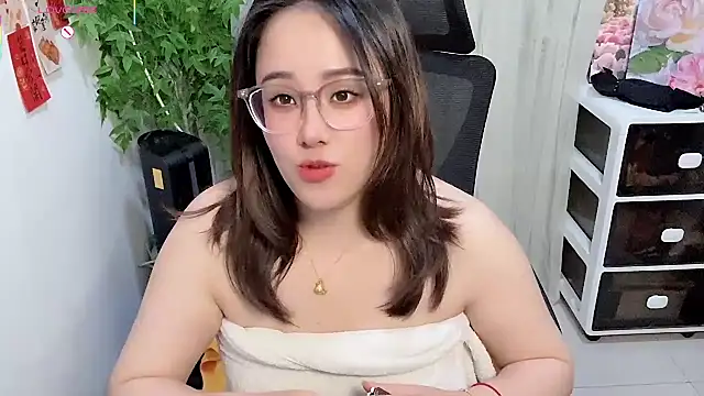 Snapshot of NEWONETO chatting on 04/19/26, 06:10 NEWONETO online show from 04/19/26, 06:10