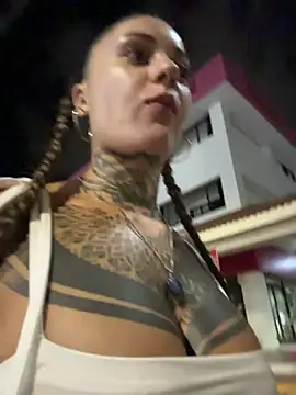 Snapshot of lurosscy chatting on 11/26/25, 02:23 lurosscy online show from 11/26/25, 02:23