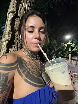 Snapshot of lurosscy chatting on 12/21/25, 11:34 lurosscy online show from 12/21/25, 11:34