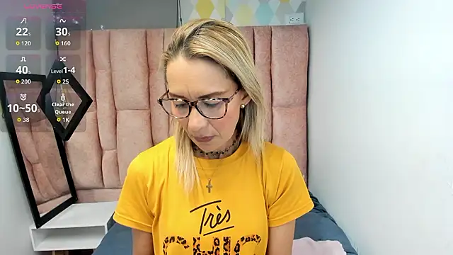 Issa Milf   online show from 02/13/26, 01:07