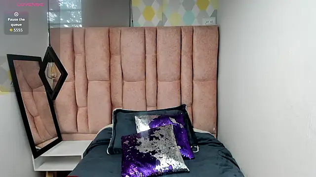 Issa Milf   online show from 03/09/26, 01:04