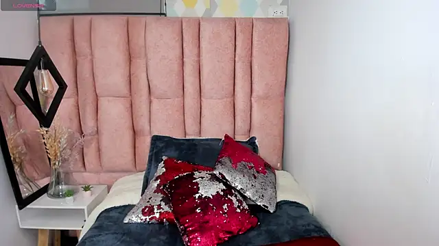 Issa Milf   online show from 05/12/26, 01:19
