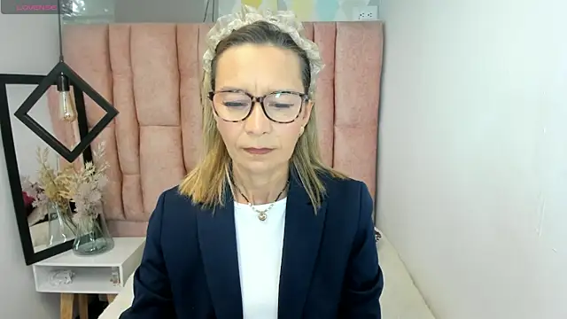 Issa Milf   online show from 05/28/26, 01:08