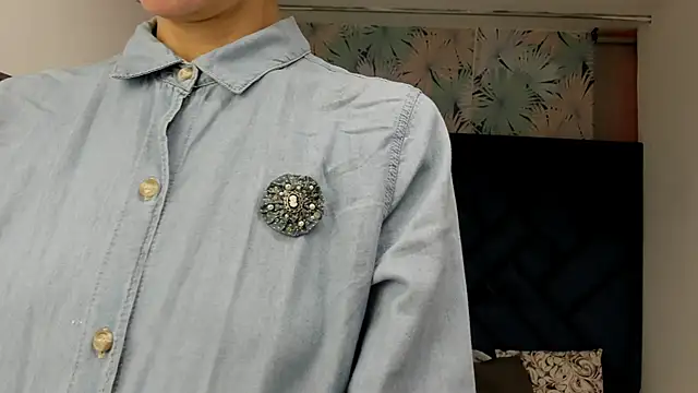 Valery More   online show from 10/21/25, 12:06