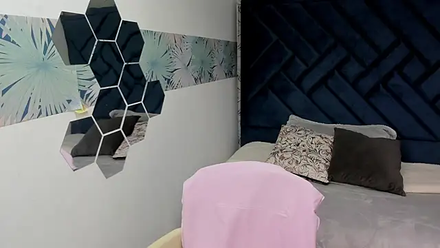 Valery More   online show from 10/30/25, 12:17