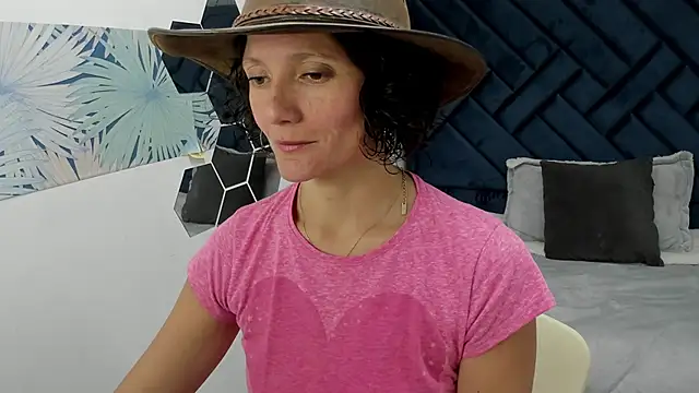 Valery More   online show from 11/21/25, 12:37