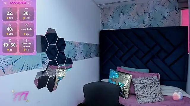 Snapshot of Valery_More__ chatting on 03/31/26, 01:33 Valery More online show from 03/31/26, 01:33