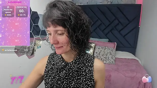 Snapshot of Valery_More__ chatting on 04/01/26, 01:12 Valery More online show from 04/01/26, 01:12