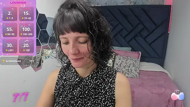 Snapshot of Valery_More__ chatting on 04/01/26, 01:41 Valery More online show from 04/01/26, 01:41