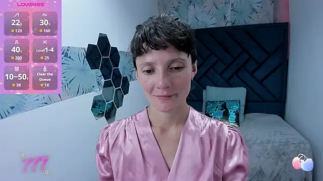 Snapshot of Valery_More__ chatting on 04/10/26, 02:11 Valery More online show from 04/10/26, 02:11