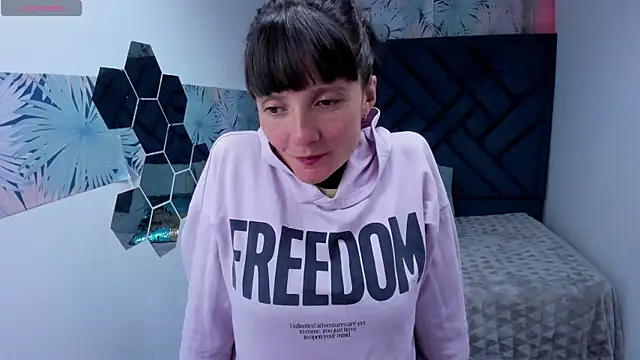 Snapshot of Valery_More__ chatting on 04/13/26, 01:38 Valery More online show from 04/13/26, 01:38