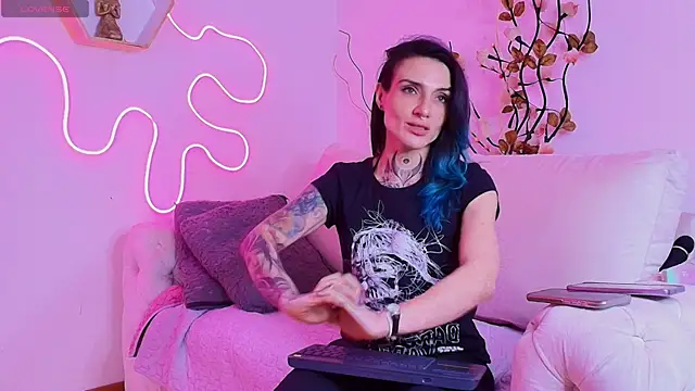 Snapshot of leblanc_eva chatting on 10/07/25, 05:10 leblanc eva online show from 10/07/25, 05:10