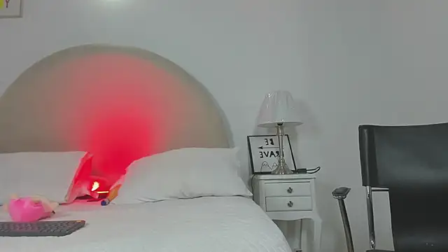 charlotte  queen online show from 10/14/25, 02:29