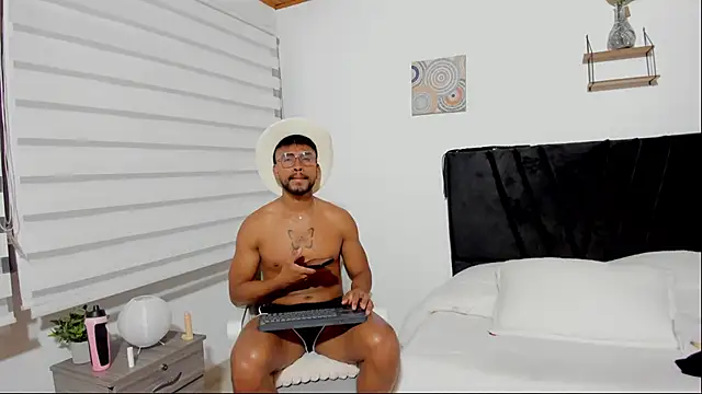 Taylormaccurdy  online show from 09/29/25, 02:55