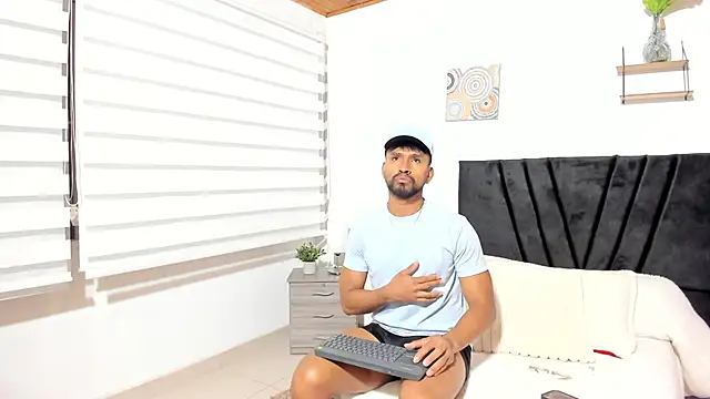 Taylormaccurdy  online show from 10/06/25, 02:47