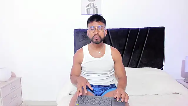 Snapshot of Taylormaccurdy_ chatting on 11/04/25, 02:27 Taylormaccurdy online show from 11/04/25, 02:27