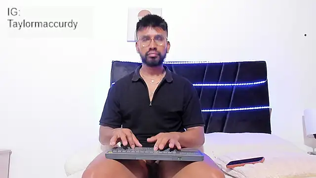 Snapshot of Taylormaccurdy_ chatting on 12/05/25, 02:47 Taylormaccurdy online show from 12/05/25, 02:47