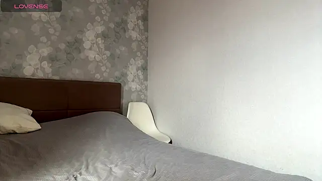 Snapshot of MIA_SHADE chatting on 11/25/25, 08:03 MIA SHADE online show from 11/25/25, 08:03