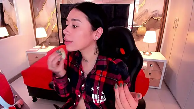 SusanVilla online show from 11/26/25, 07:37