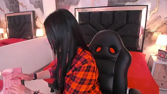 SusanVilla online show from 12/20/25, 08:16