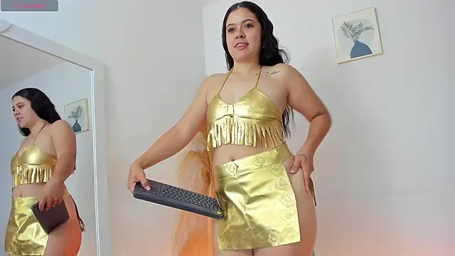 Luna  699 online show from 10/24/25, 11:06