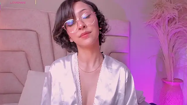 Snapshot of lyalee chatting on 11/05/25, 07:14 lyalee online show from 11/05/25, 07:14