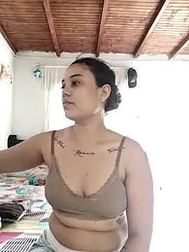 Snapshot of aurofox21 chatting on 10/07/25, 03:42 aurofox21 online show from 10/07/25, 03:42