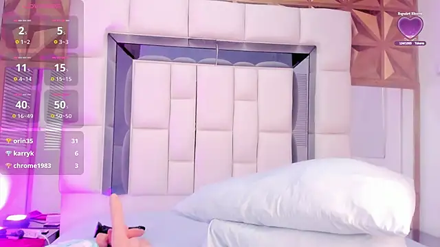 Snapshot of violet_milleer chatting on 10/20/25, 07:14 violet milleer online show from 10/20/25, 07:14