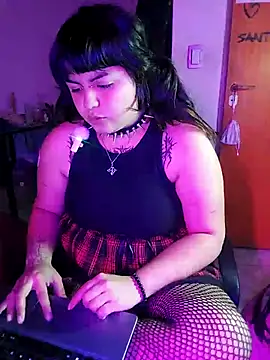 Snapshot of crucifxcked chatting on 10/08/25, 03:59 crucifxcked online show from 10/08/25, 03:59