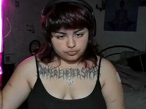 Snapshot of crucifxcked chatting on 10/20/25, 04:24 crucifxcked online show from 10/20/25, 04:24