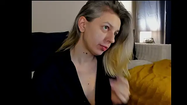 Snapshot of AnaLure chatting on 10/31/25, 05:36 AnaLure online show from 10/31/25, 05:36