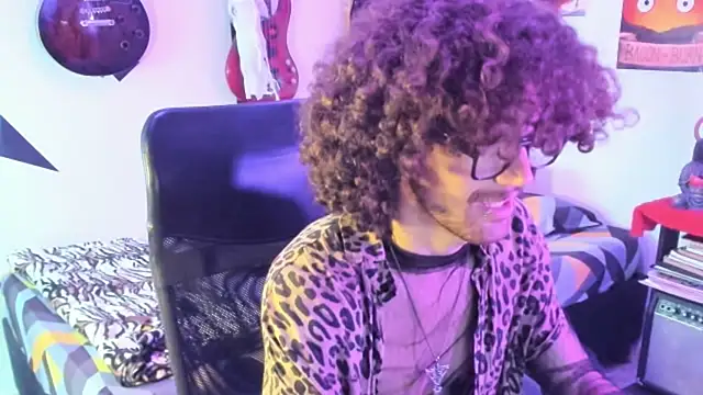 MikaelRizzzo online show from 10/17/25, 08:11