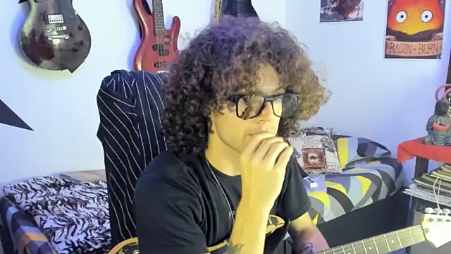 MikaelRizzzo online show from 10/22/25, 11:59