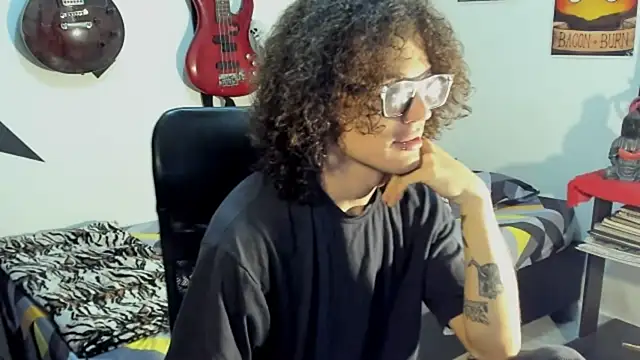 MikaelRizzzo online show from 10/27/25, 11:52