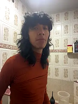 Snapshot of MadamLeRouge chatting on 10/28/25, 11:29 MadamLeRouge online show from 10/28/25, 11:29