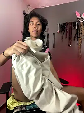 Snapshot of MadamLeRouge chatting on 11/07/25, 11:05 MadamLeRouge online show from 11/07/25, 11:05