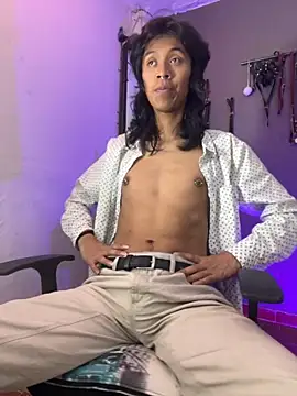 Snapshot of MadamLeRouge chatting on 11/11/25, 12:43 MadamLeRouge online show from 11/11/25, 12:43