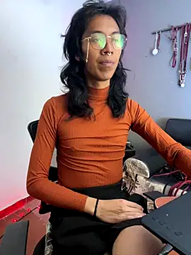 Snapshot of MadamLeRouge chatting on 11/29/25, 11:30 MadamLeRouge online show from 11/29/25, 11:30