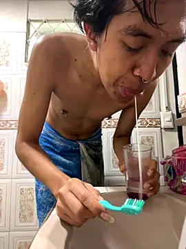 Snapshot of MadamLeRouge chatting on 12/05/25, 02:14 MadamLeRouge online show from 12/05/25, 02:14