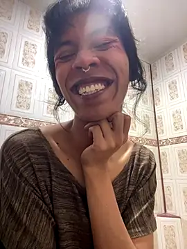 Snapshot of MadamLeRouge chatting on 12/14/25, 03:06 MadamLeRouge online show from 12/14/25, 03:06