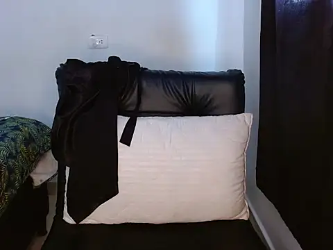 Snapshot of Diany_boobs chatting on 11/24/25, 02:06 Diany boobs online show from 11/24/25, 02:06