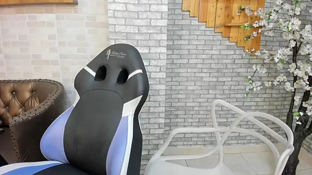 Alisonn Doll online show from 12/19/25, 12:12