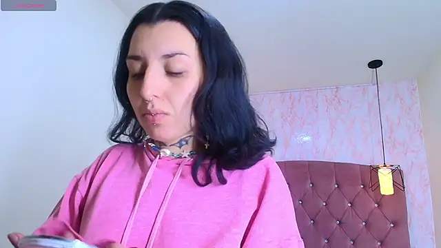 Iris  77 online show from 10/15/25, 06:19