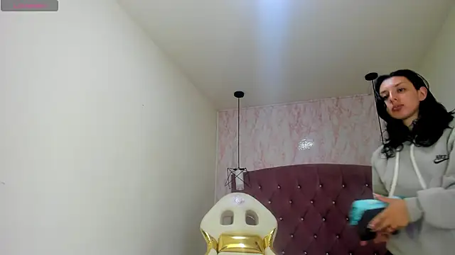 Iris  77 online show from 10/27/25, 06:34