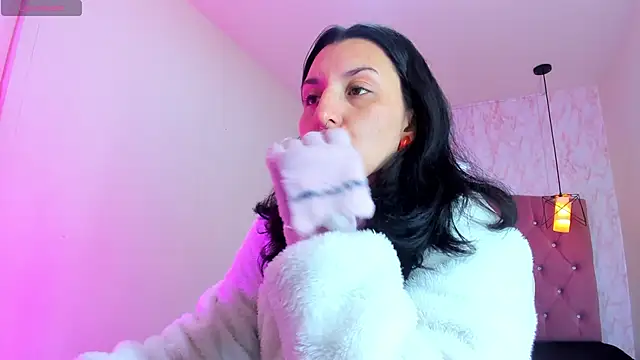 Iris  77 online show from 11/17/25, 11:38