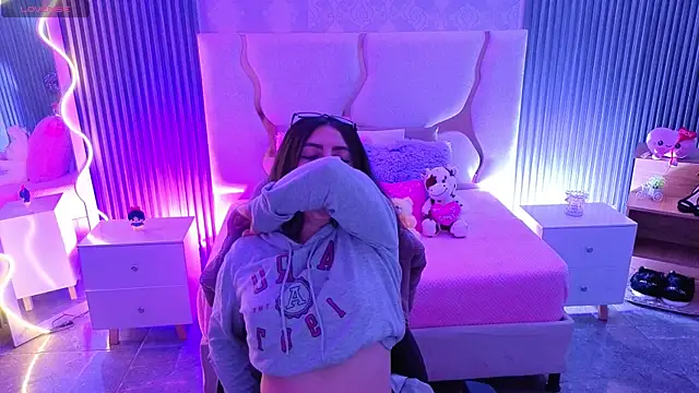 Ixchel tay online show from 04/13/26, 04:07