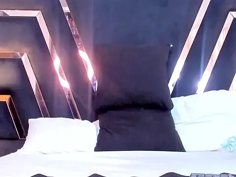 Bria Moon online show from 10/16/25, 01:56