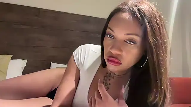 Snapshot of realrockybee1 chatting on 10/07/25, 10:40 realrockybee1 online show from 10/07/25, 10:40